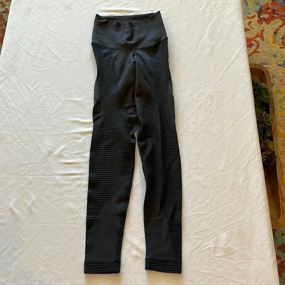 NIKE‎ zoned sculpt tight leggings small - Picture 1 of 5